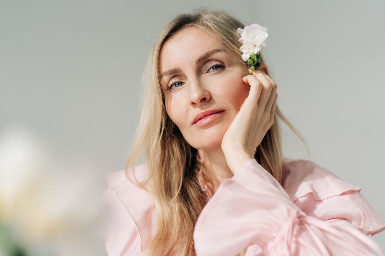 beautiful-young-woman-minimally-invasive